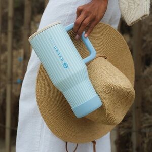 NWT HydroJug 40oz Cape Cod 🩵